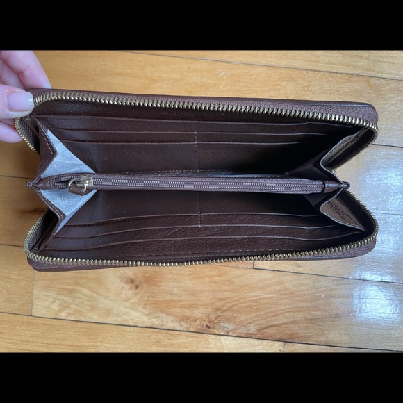 LIKE NEW! Chocolate Brown Michael Kors Zip Up Wallet - Picture 3 of 3